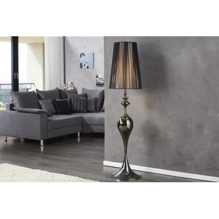Lampadaire design baroque recouvert de fils de nylon noir