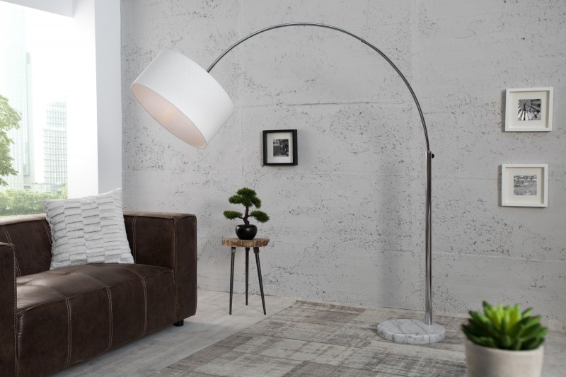 Lampadaires arc| La force du design, la douceur du foyer.