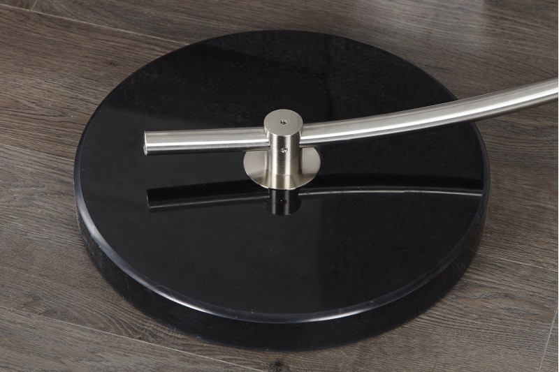 Lampadaires arc| La force du design, la douceur du foyer.