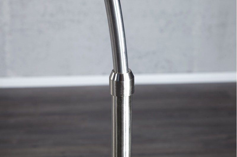 Lampadaires arc| La force du design, la douceur du foyer.