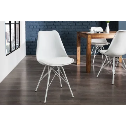 Chaises rétro en simili cuir blanc