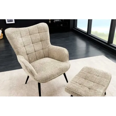 Fauteuil design scandinave – Tissu bouclé champagner greige avec accoudoirs et pieds en métal noir
