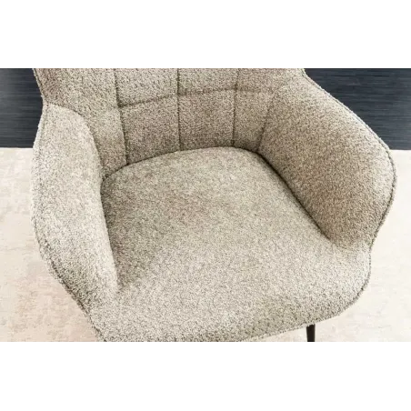 Fauteuil design scandinave – Tissu bouclé champagner greige avec accoudoirs et pieds en métal noir