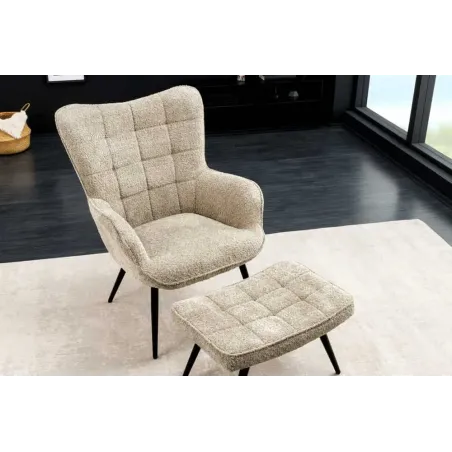 Fauteuil design scandinave – Tissu bouclé champagner greige avec accoudoirs et pieds en métal noir