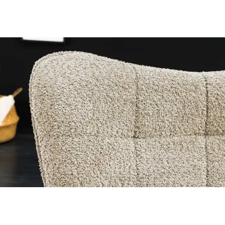 Fauteuil design scandinave – Tissu bouclé champagner greige avec accoudoirs et pieds en métal noir