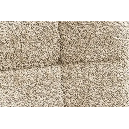 Fauteuil design scandinave – Tissu bouclé champagner greige avec accoudoirs et pieds en métal noir