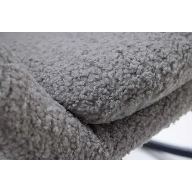 Fauteuil à bascule design scandinave  – Tissu bouclé gris clair & pieds métal noir | Élégance nordique et confort relaxant