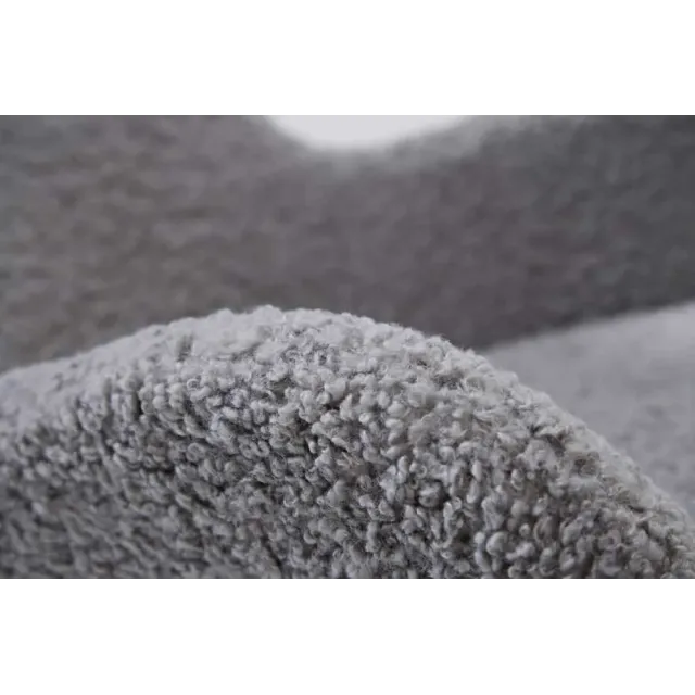 Fauteuil à bascule design scandinave  – Tissu bouclé gris clair & pieds métal noir | Élégance nordique et confort relaxant