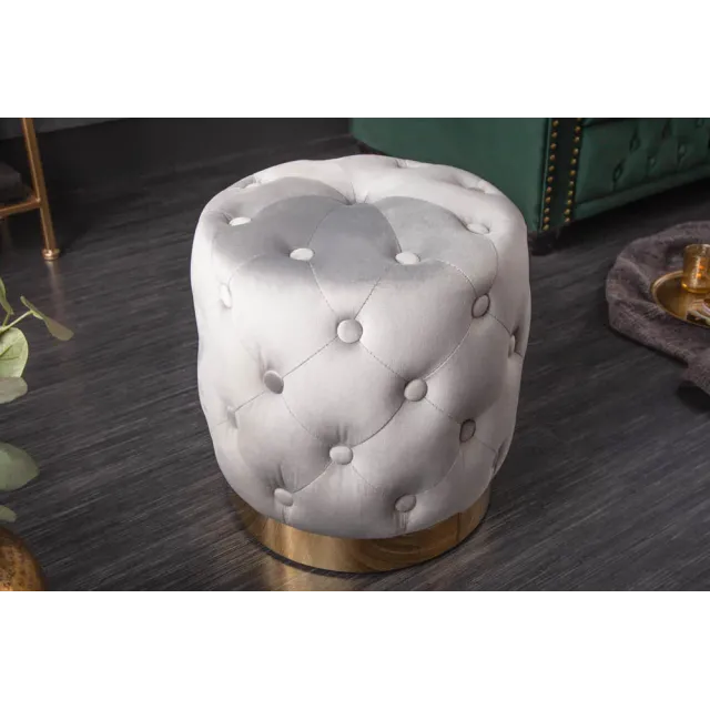 Pouf design baroque moderne – Velours gris clair & base dorée – 37 cm