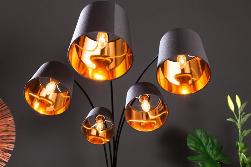 Lampadaires arc| La force du design, la douceur du foyer.