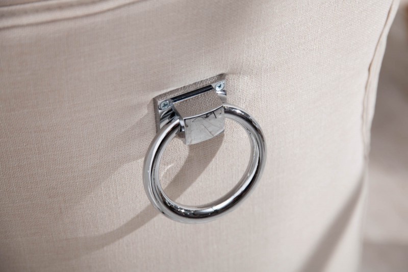 Chaises capitonnées| La force du design, la douceur du foyer.